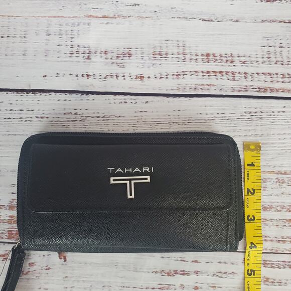 Tahari Black Front Pocket Organizer Wristlet Wallet All in one New with tag - Picture 12 of 14